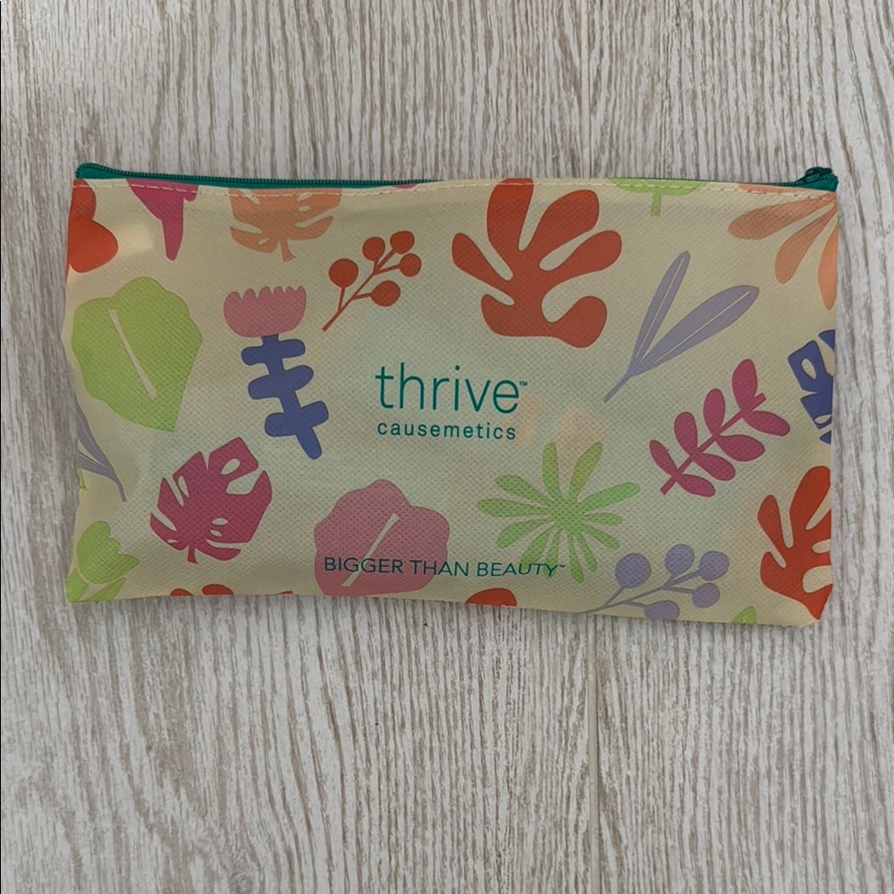 NWOT Thrive Causemetics Multicolor Leaf Pattern Pouch